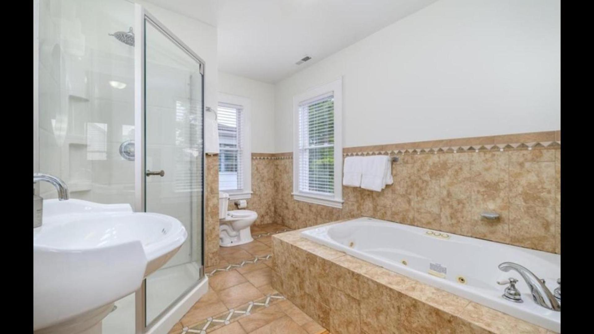 Black Rock Home - 4 Bed - Jacuzzi Bath - Beach Bridgeport Exterior photo